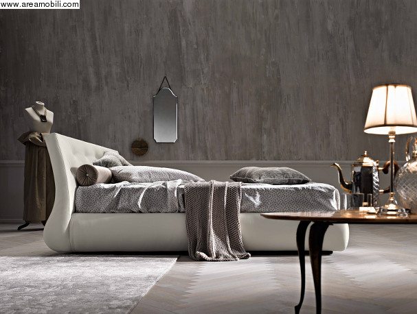 letto in pelle bianca